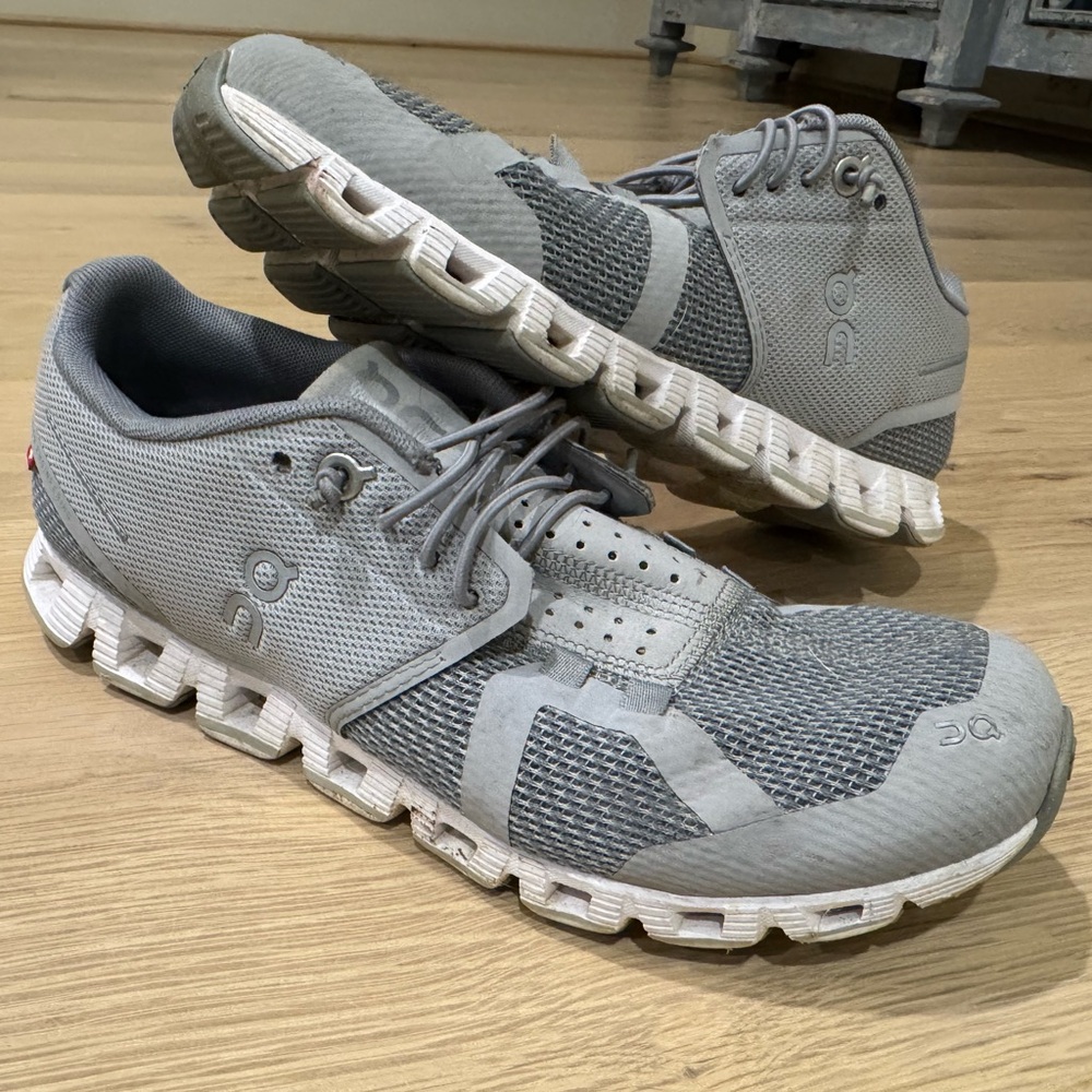 On cloud grey tennis shoes. Like new.